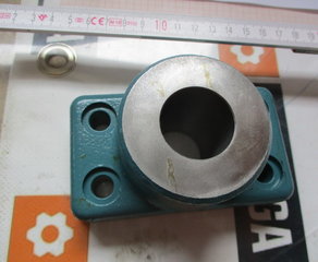 Подшипник 
Haltelager mit Schraubenbohrungen, D1=30, A=115, B=65, H1=60 FIBRO