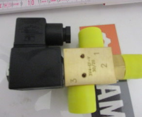 Клапан со штекером и катушкой
3V4-EF-V
Wegeventil
+
Катушка 
258SD
Spule 24V DC
+
Штекер
102-PG9
Gerätesteckdose (AM-5111)
2-polig für Spule U2 und U3 Specken Drumag (brand of Specken-DRUMAG)